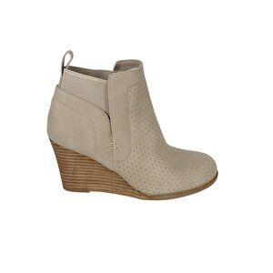 DV by Dolce Vita Gerdy Wedge Bootie Boot Beige Women's 7 NWOB 9319